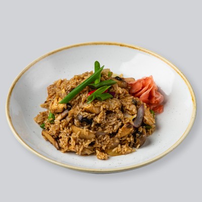 9. Jazminų ryžiai su vištiena ir daržovėmis 