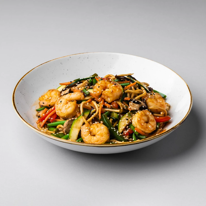 Kiaušininiai makaronai su tigrinėmis krevetėmis ir Teriyaki padažu