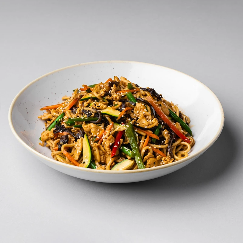 Kiaušininiai makaronai su vištiena ir Teriyaki padažu